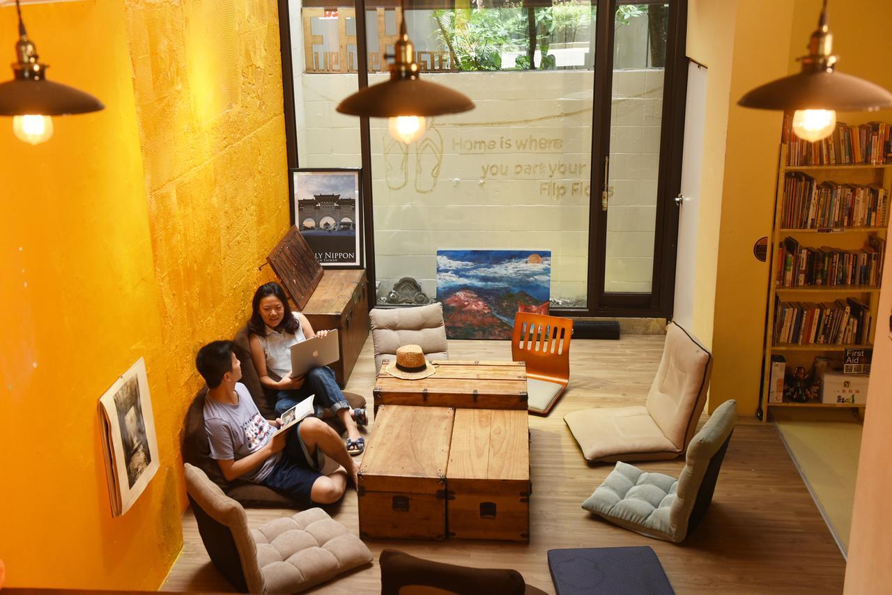 Flip Flop Hostel - Main Station Taipei Esterno foto
