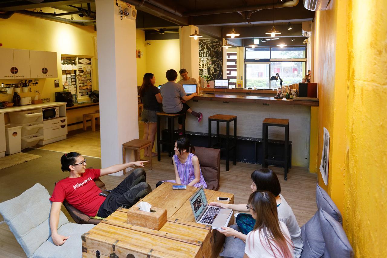 Flip Flop Hostel - Main Station Taipei Esterno foto