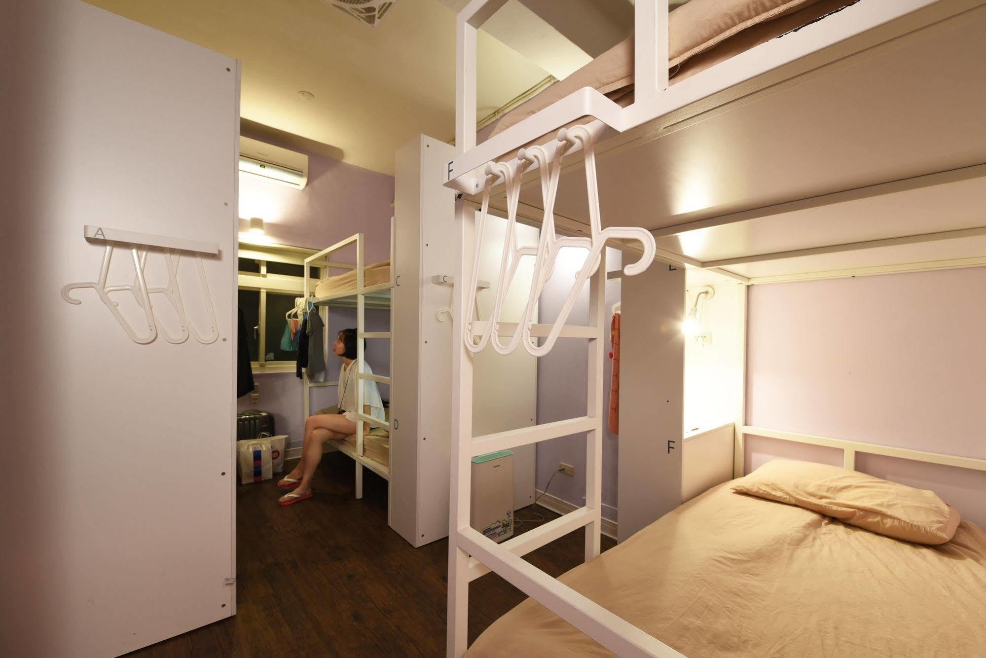 Flip Flop Hostel - Main Station Taipei Esterno foto