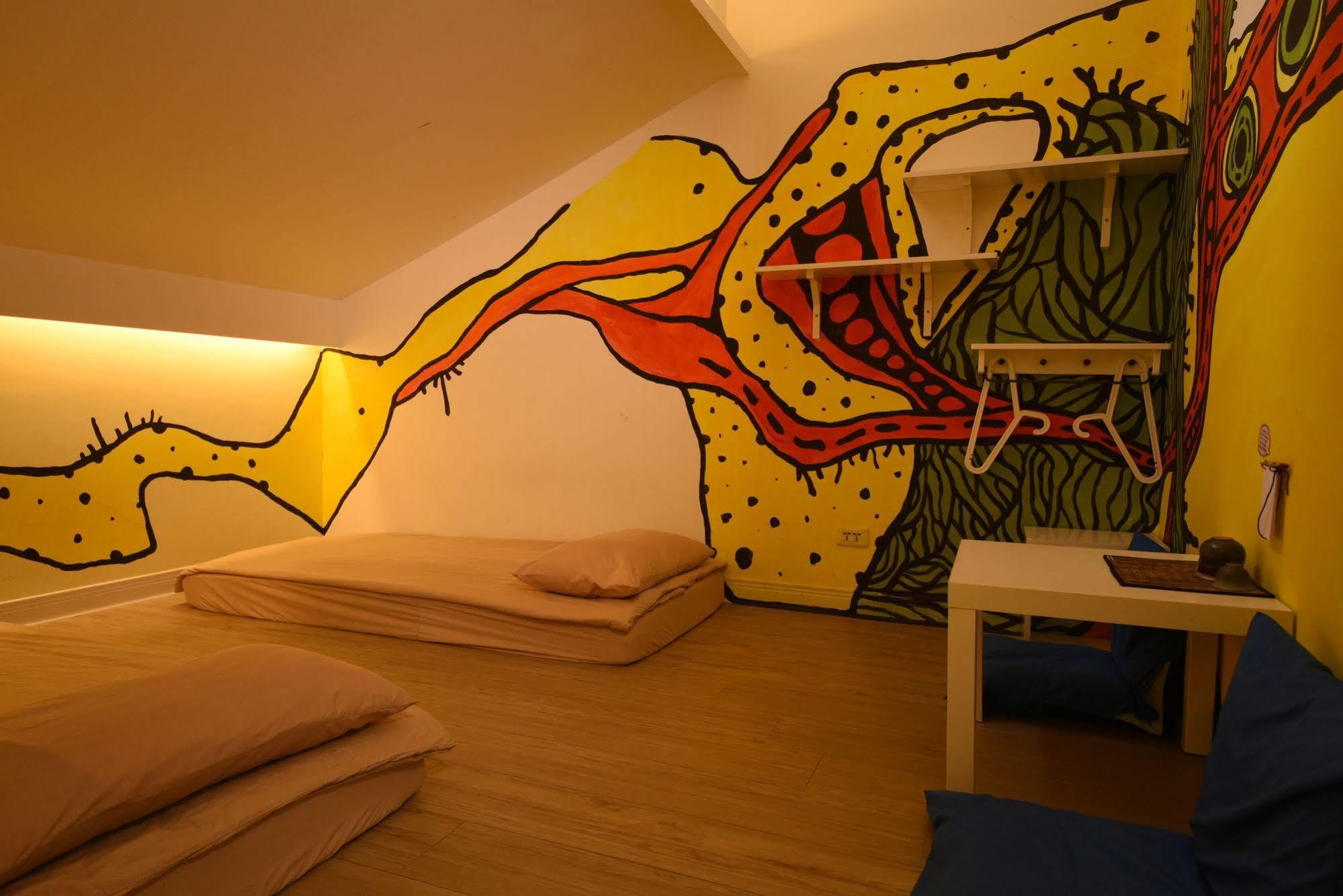 Flip Flop Hostel - Main Station Taipei Esterno foto
